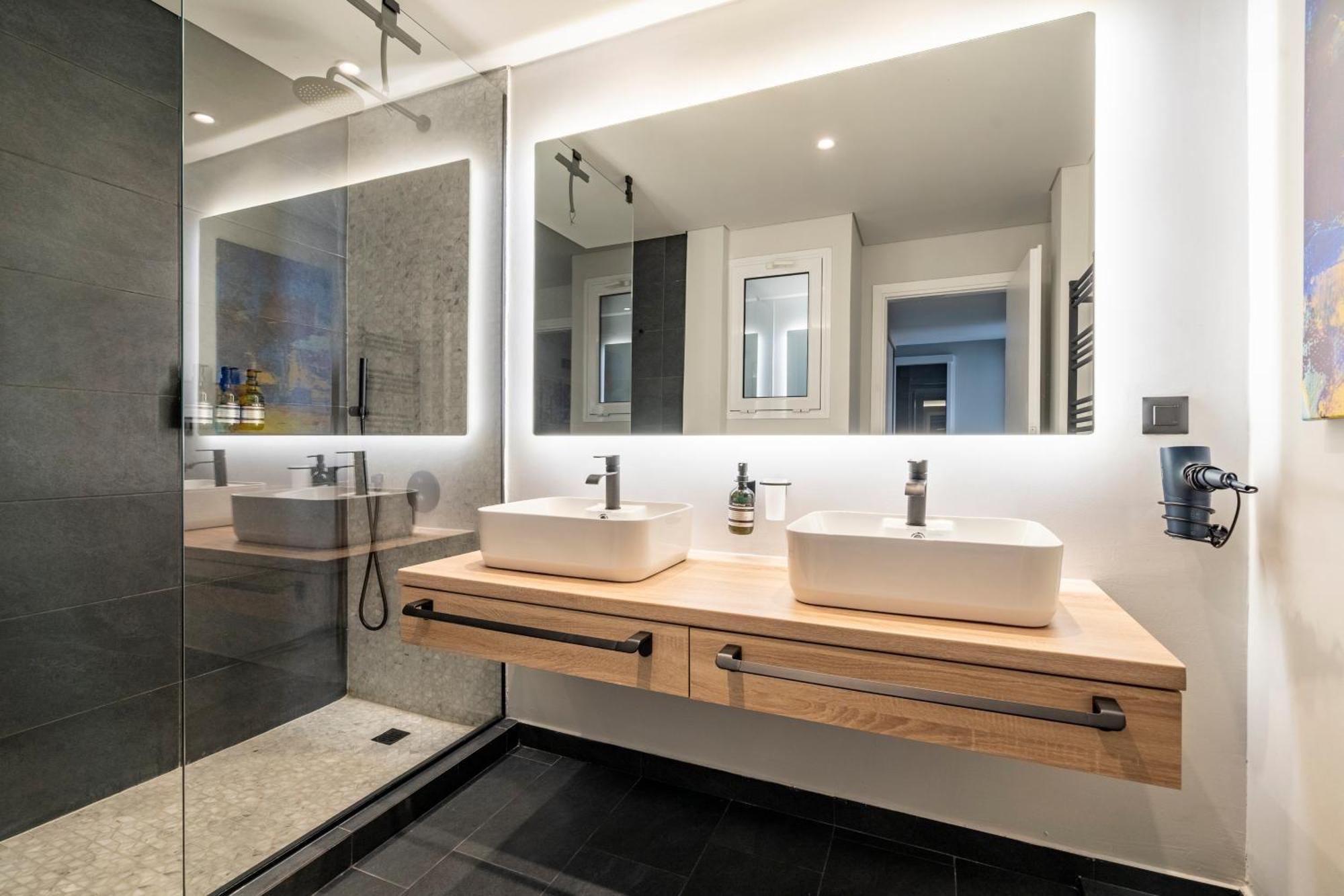Athena Blue Lux Apartments 2Br 2Ba With City Skyline View, Near Kolonaki Athens Ngoại thất bức ảnh