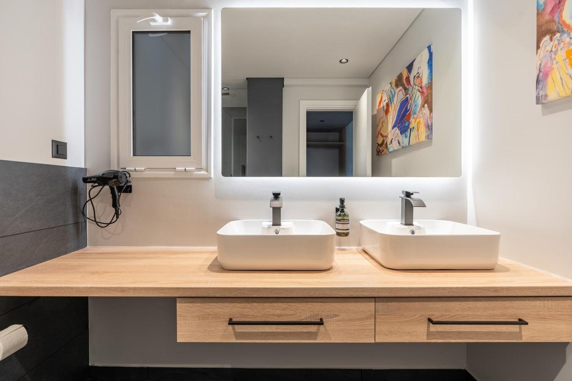 Athena Blue Lux Apartments 2Br 2Ba With City Skyline View, Near Kolonaki Athens Ngoại thất bức ảnh