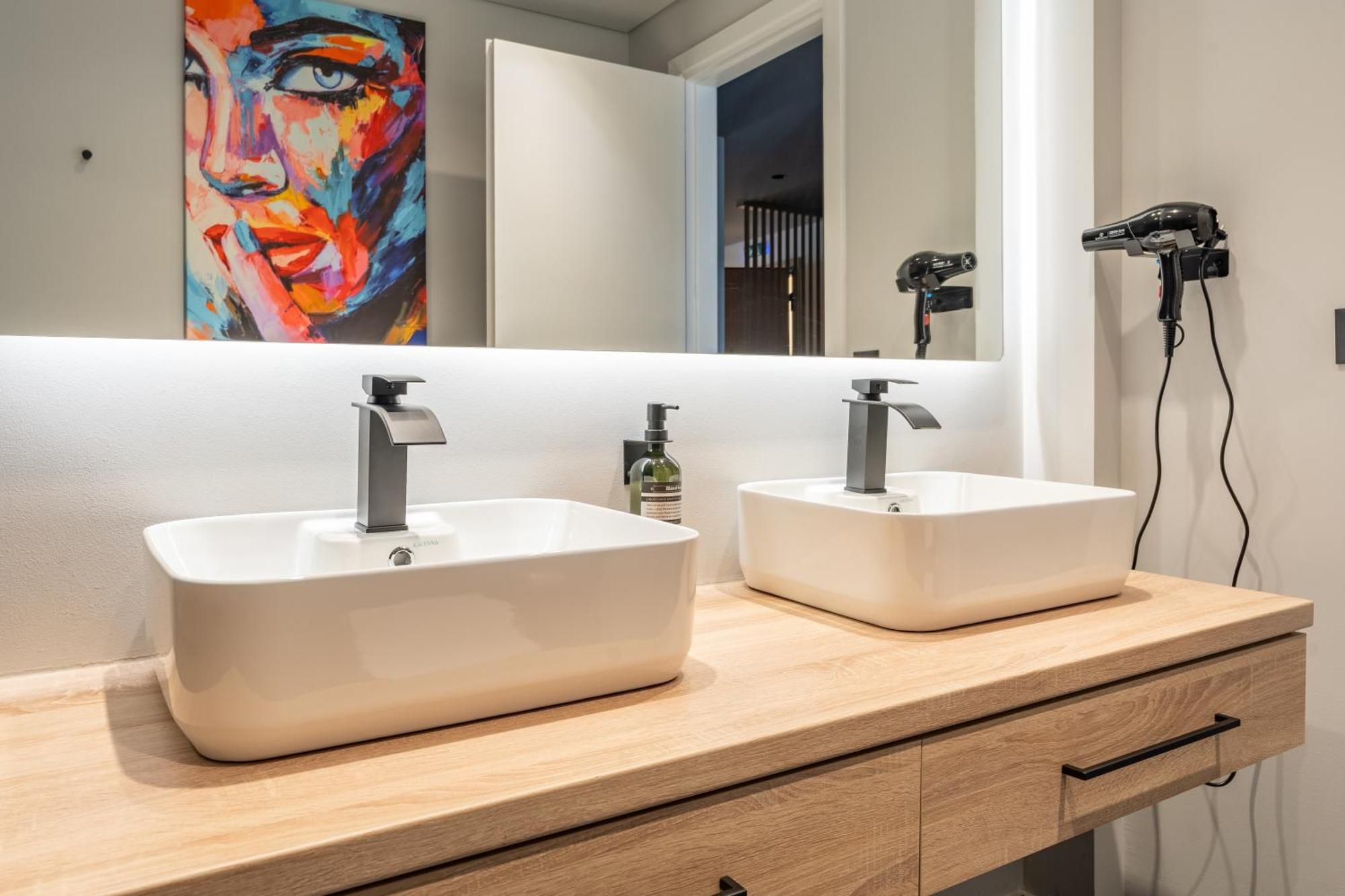 Athena Blue Lux Apartments 2Br 2Ba With City Skyline View, Near Kolonaki Athens Ngoại thất bức ảnh